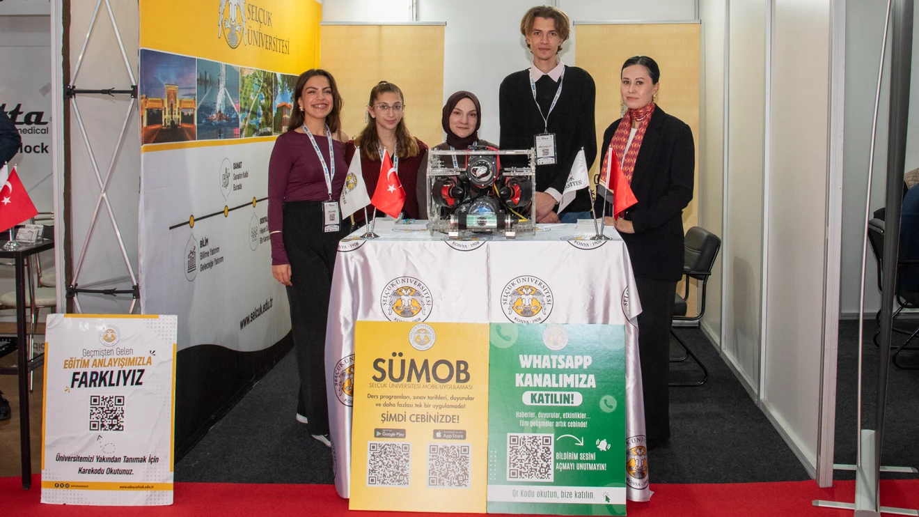 Bakanlar Yerlikaya ve Güler’den Selçuk Üniversitesi standına ziyaret